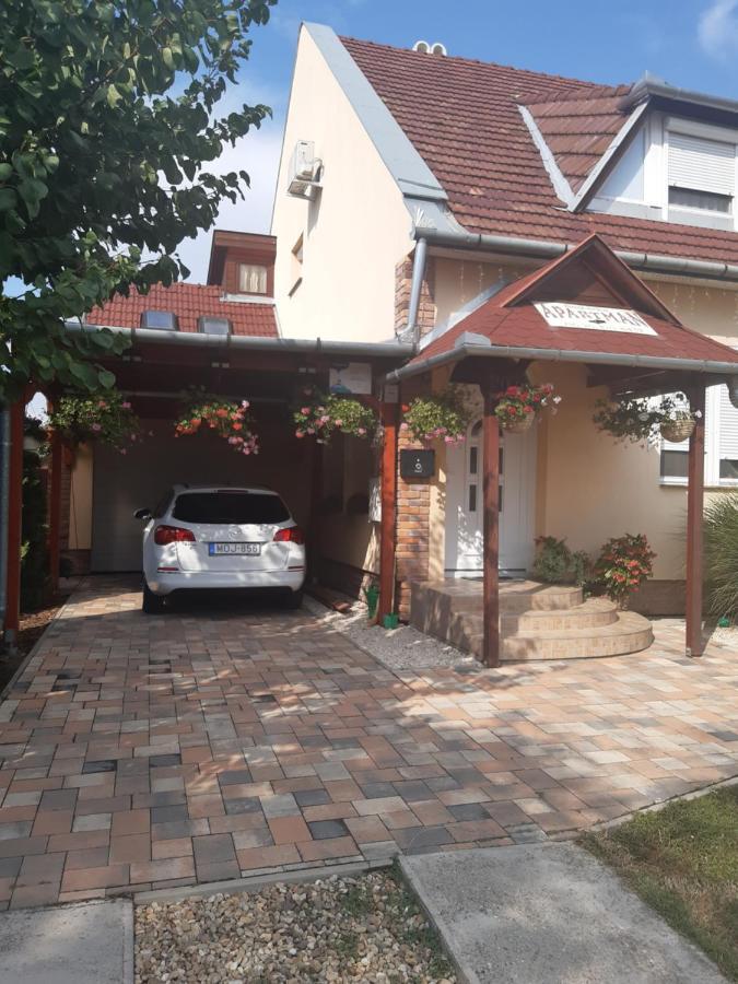 Boglarka Apartman Gyula Exterior photo